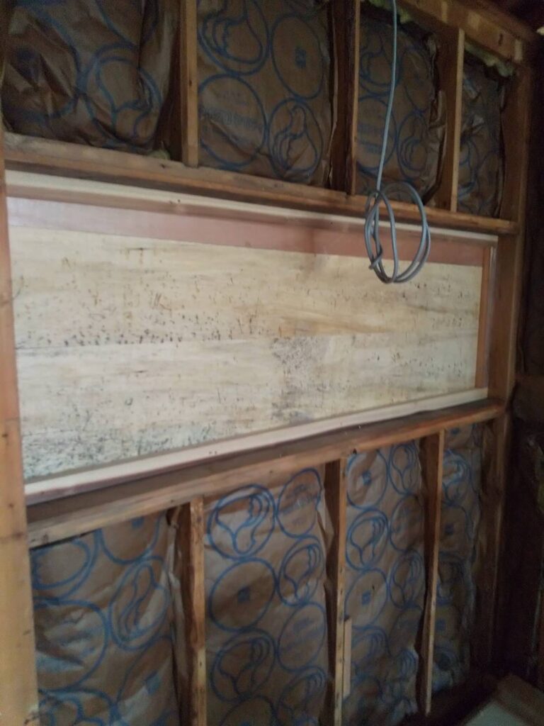 ボイラー室の窓を塞ぎました。