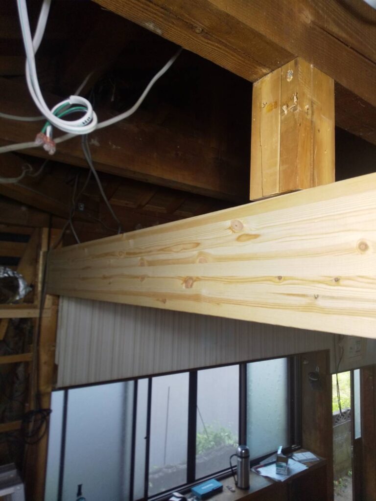梁が入れて建物を支えます。