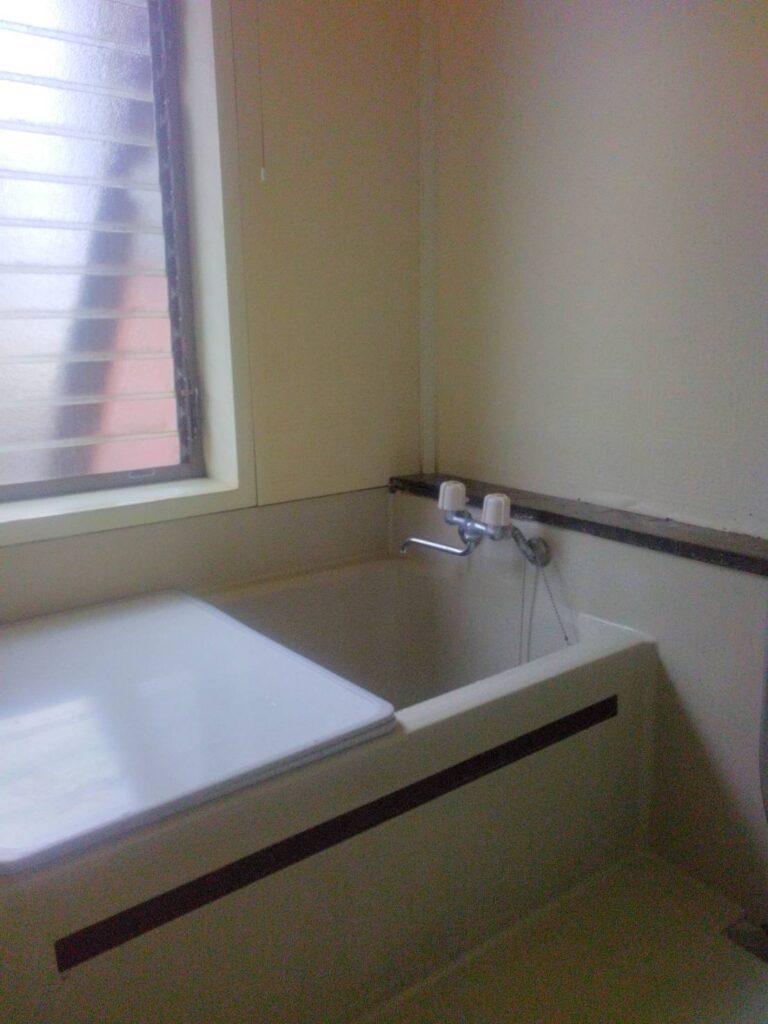 0.75坪の浴室は足が伸ばせる1坪タイプの浴室に入れ替えます。