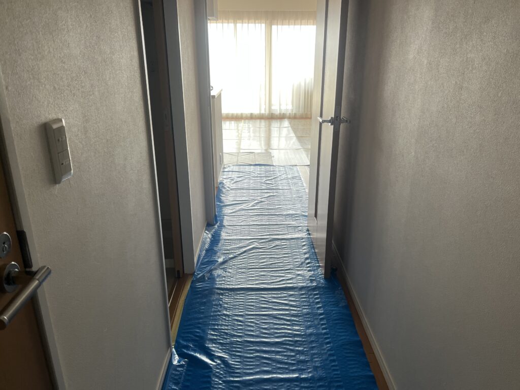 搬入口はすべて養生します。