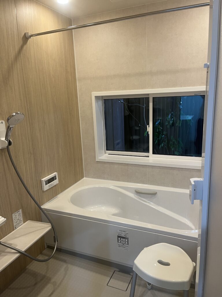 つまずき、寒さを解消。家族に優しいバリアフリー浴室。