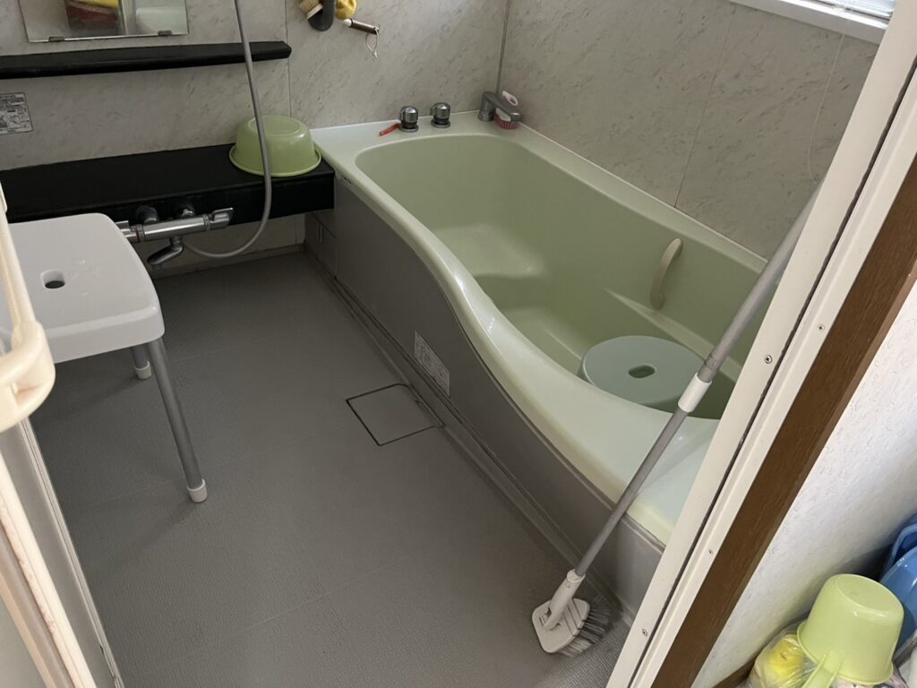 寒い浴室を入替えます。