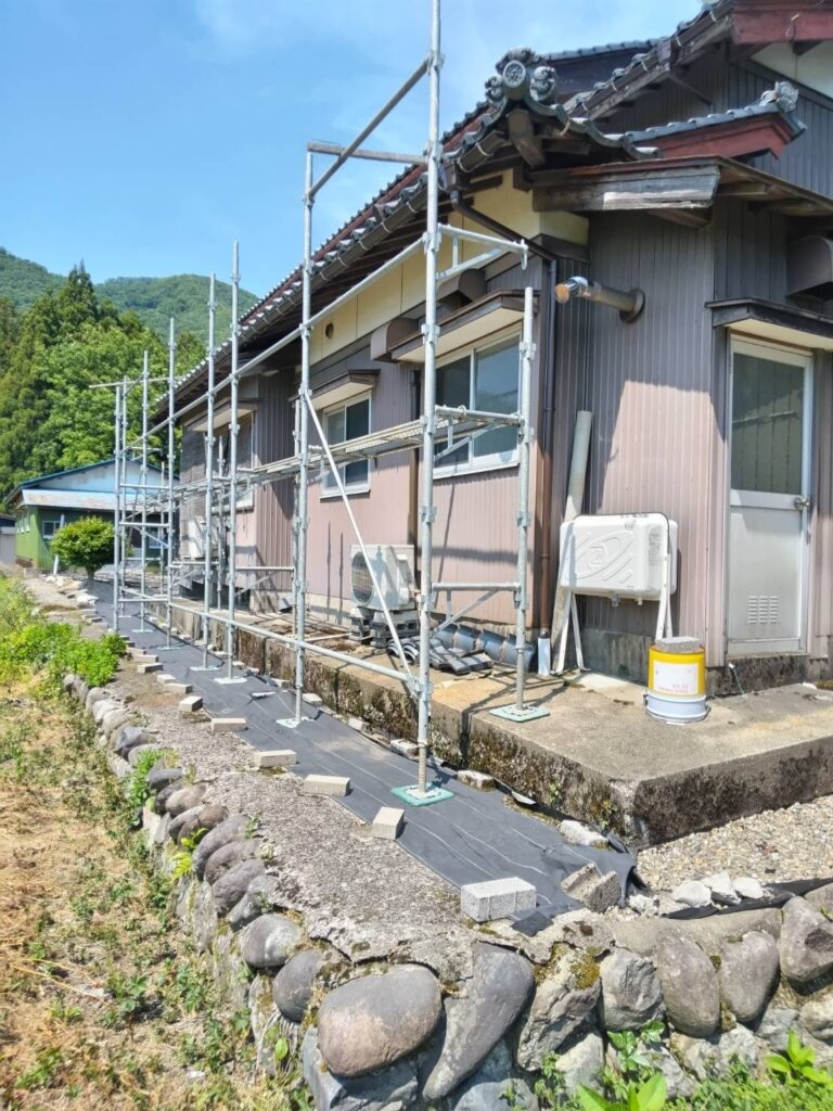 足場を設置しました。