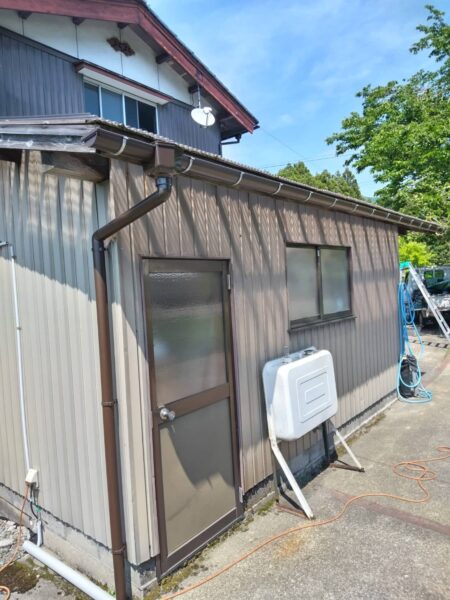屋根廻りを守る雨どい、全面交換で安心に。雨どい取替施工事例