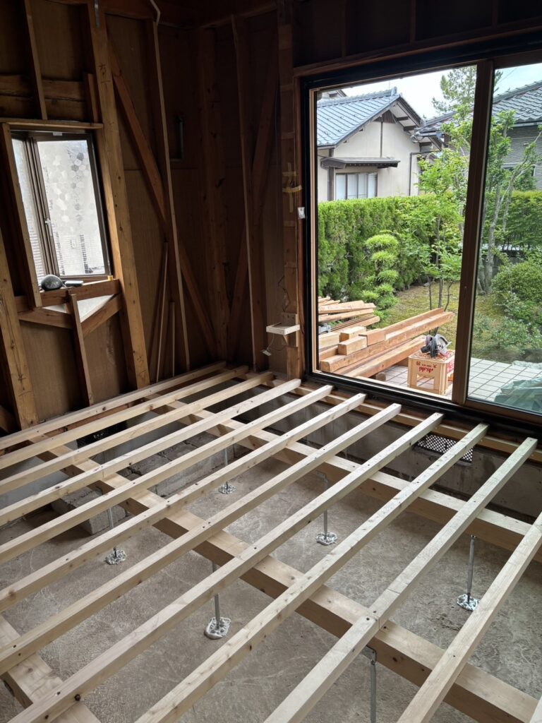 既存のLDKも解体しました。和室同様、床下地からやり替えています。
